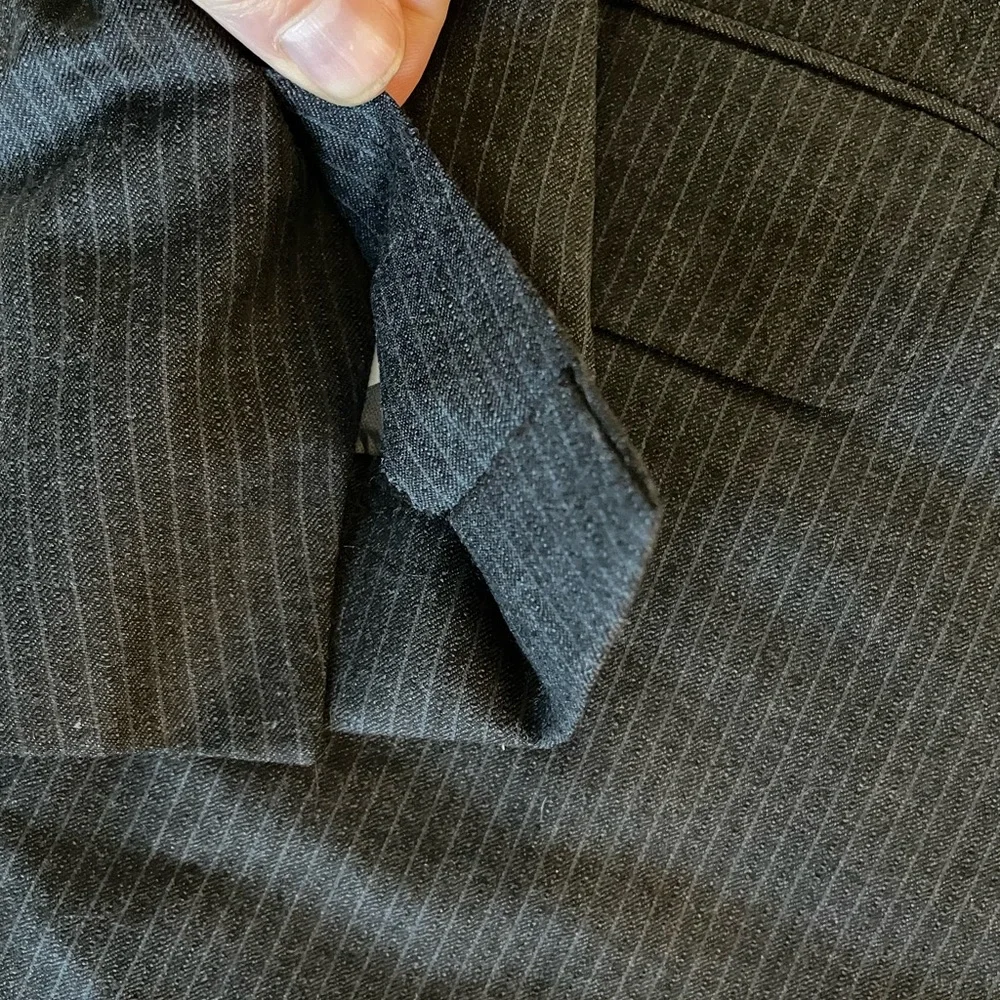 DONNA KARAN made In‎ Italy Subtle Stripe Wool Suit Jacket in Charcoal 43 R $1995